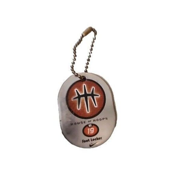 Nike Foot Locker House of Hoops Keychain #19 Basketball Vintage Collectible - Picture 1 of 6